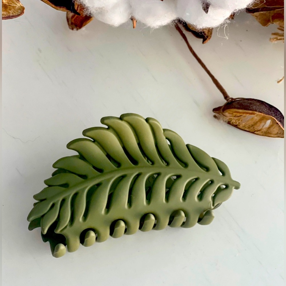 Green Leaf Clip